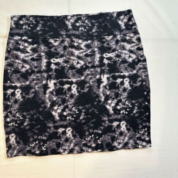EUC Cotton On Women’s Black/White Pencil Bodycon Mini Skirt Embellished -Size XL - Picture 1 of 4